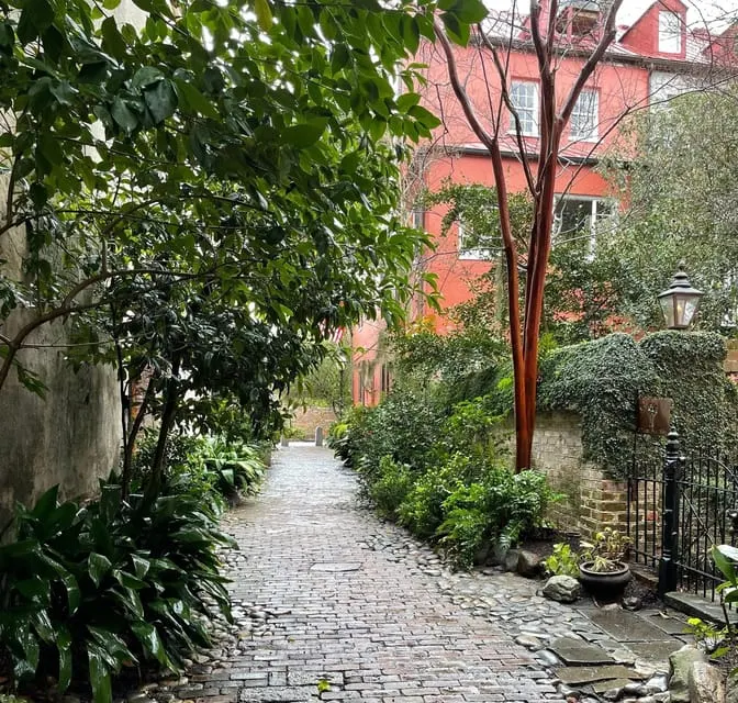 Charleston: Secret Strolls Guided Walking Tour